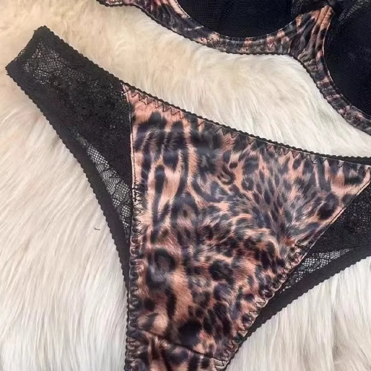 2024 جديد مثير البرازيلي مجموعات شيك ليوبارد الحسية 2 قطعة الدعاوى السيدات الدانتيل المرقعة عارية الذراعين الملابس الداخلية مثير طباعة الشاطئ الصدرية موجز مجموعة #4