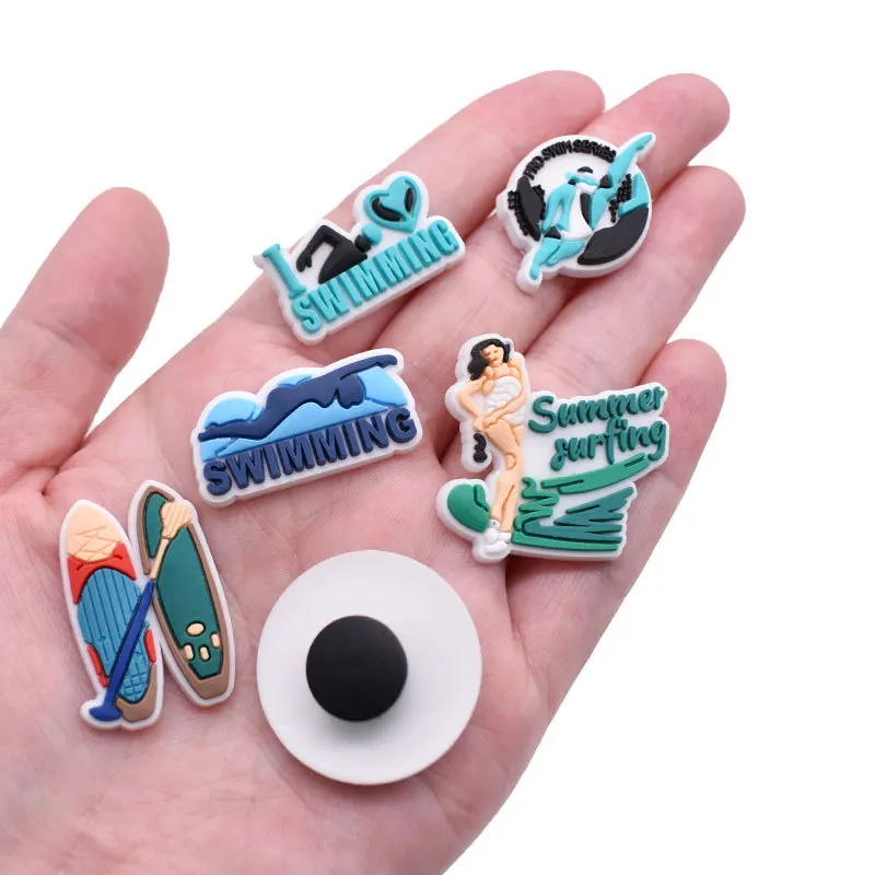 Heiße Verkäufe Neuankömmlinge Surfen Schwimm schuh Charms Pin für Krokodile Schuh dekoration Kinder Erwachsene Weihnachten Junge Mädchen Party Geschenke