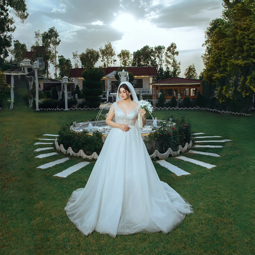 

Luxury Wedding Dresses Sleeveless Halter A-Line Bride Dress with Sequined Beading Sweep Train Plus Size Bridal Gown Customized