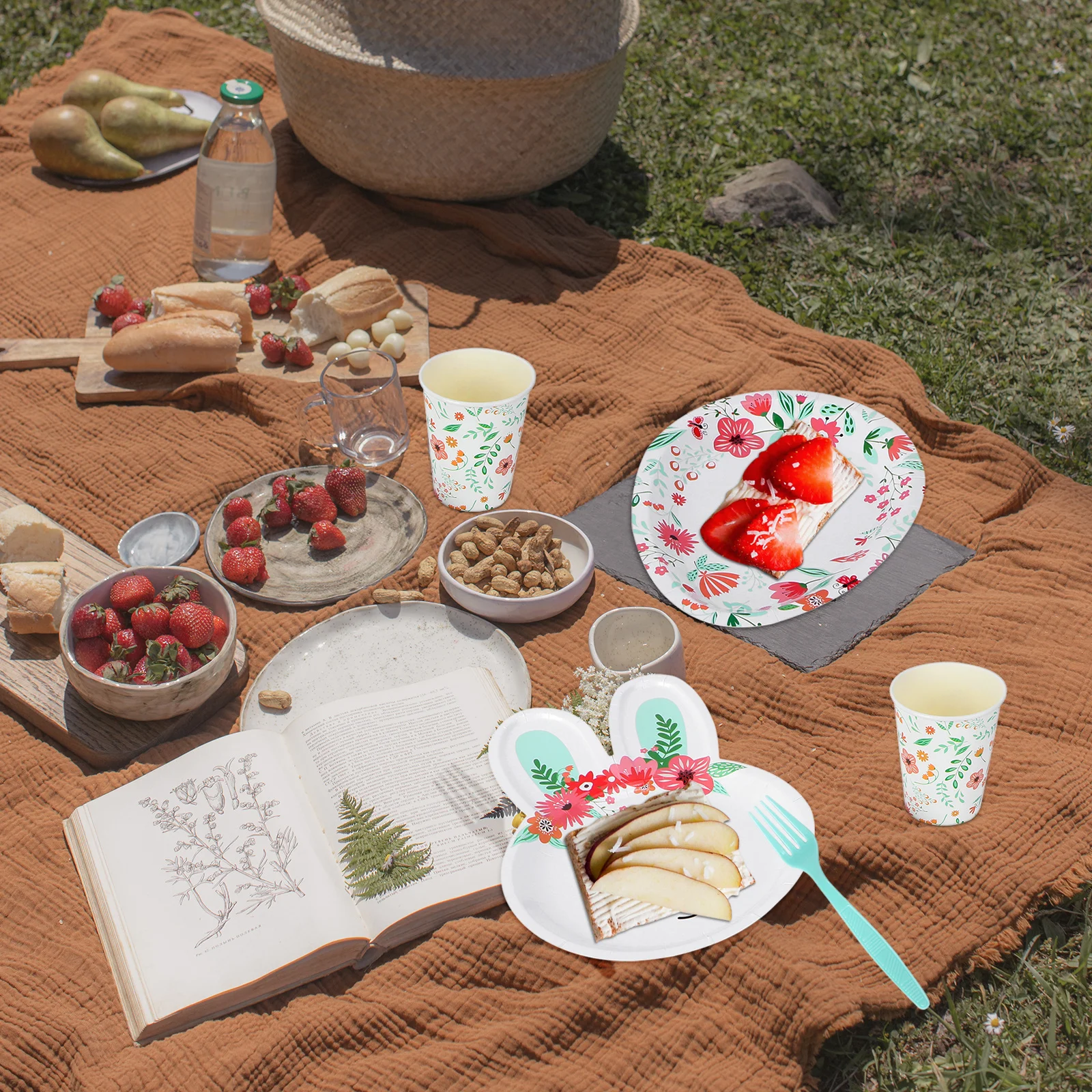 

Party Decoration Set Rabbit Pattern Paper Tableware Food Grade White Cardboard Supply Dinnerware