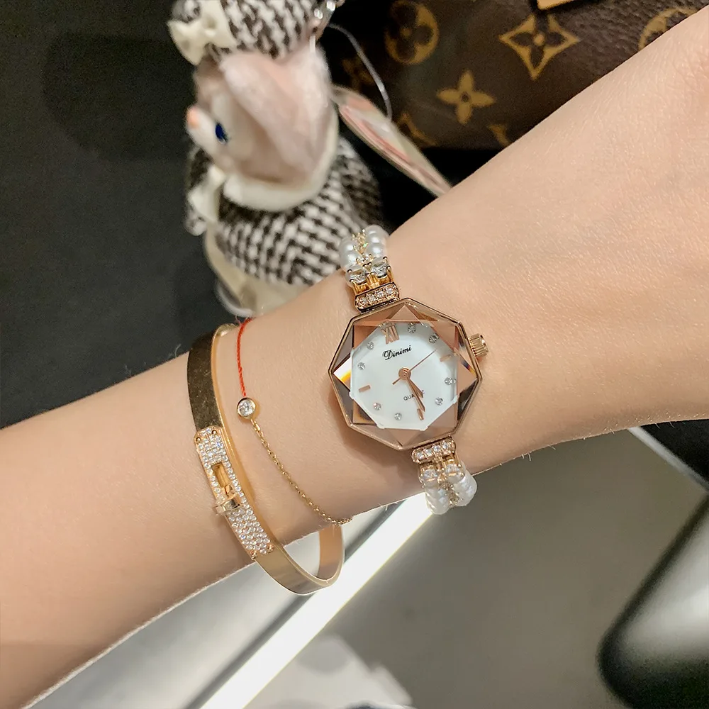 

Роскошные часы с жемчужным браслетом для женщин, винтажный стиль Chanel, восьмиугольный циферблат в форме ракушки, модные наручные часы с бриллиантовым акцентом