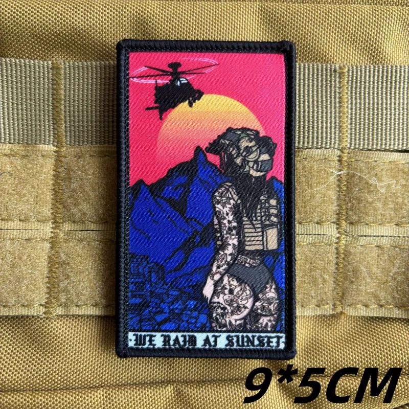 Taktischer Mädchen-Taktik-Patch „We Raid At Sonnenuntergang“, Moralabzeichen, Druckflicken, Klettverschluss, Armee-Militär-Rucksack-Aufkleber