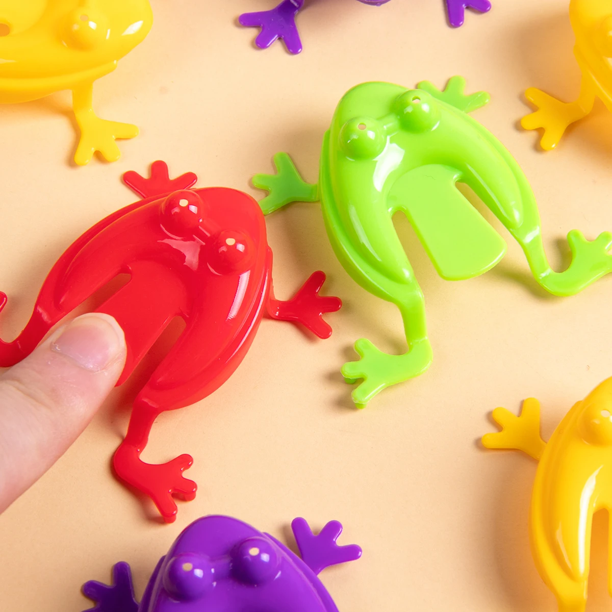 20PCs Jumping Frog Toys Party Favors For Kids Birthday Finger Pressing Bouncing Frog Finger Action Training