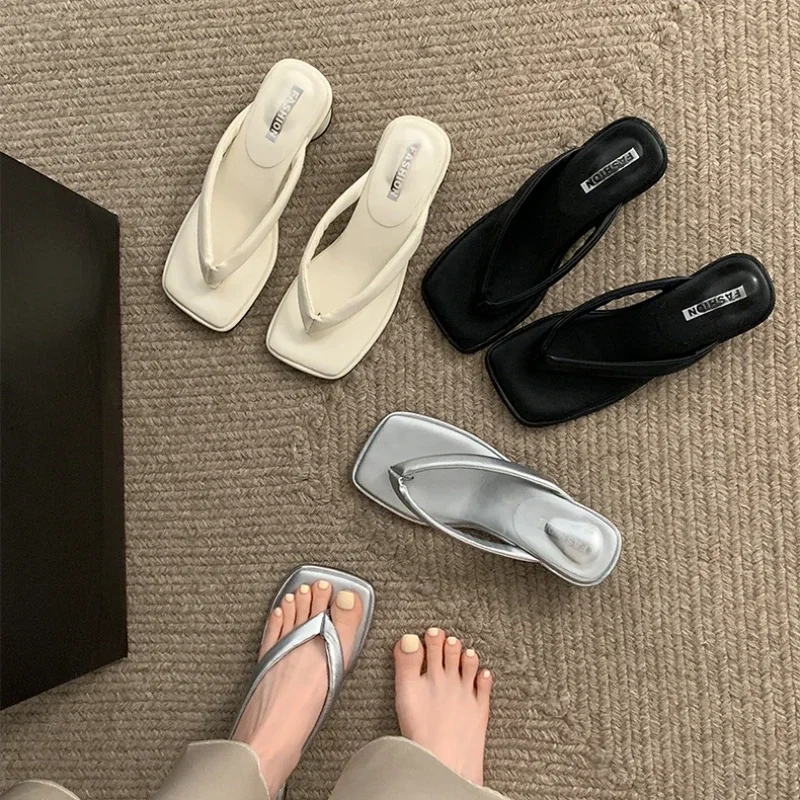 2024 Nieuwe Zomer Flip Flop Vrouwen Slipper Mode Comfort Clip Teen Hakken Vrouwen Glijbanen Dames Rome Strand Sandaal Schoenen