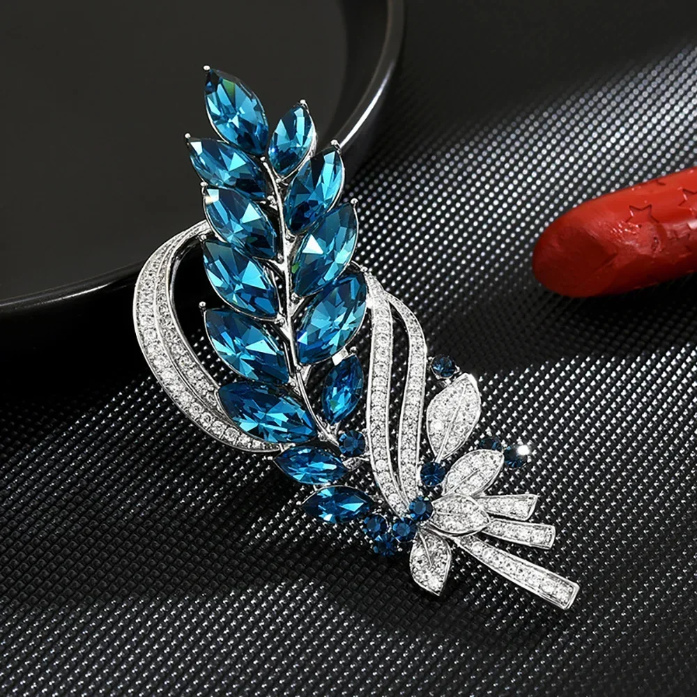 

Jewelry Blue Crystal Wheat Ear Flower Brooches for Women Vintage Large Crystal Bouquet Geometric Leaf Feather Lapel Pin Gift