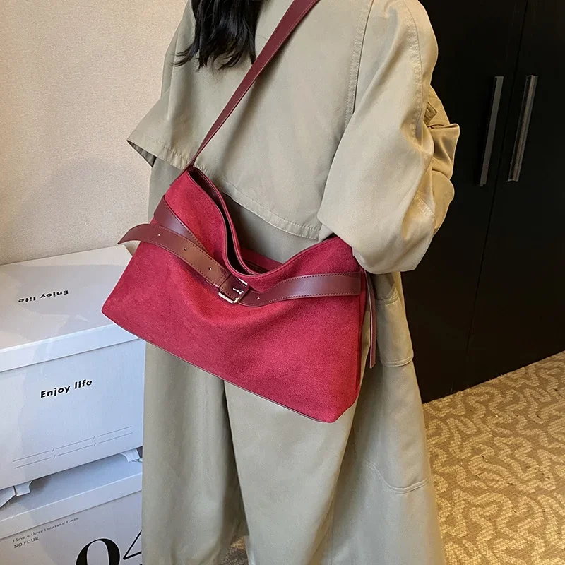 Fashionable Casual Large Capacity Tote Bag Women's 2024 Autumn Winter New Simple Shoulder Bag for Work Commuter Women's Bag image 2
