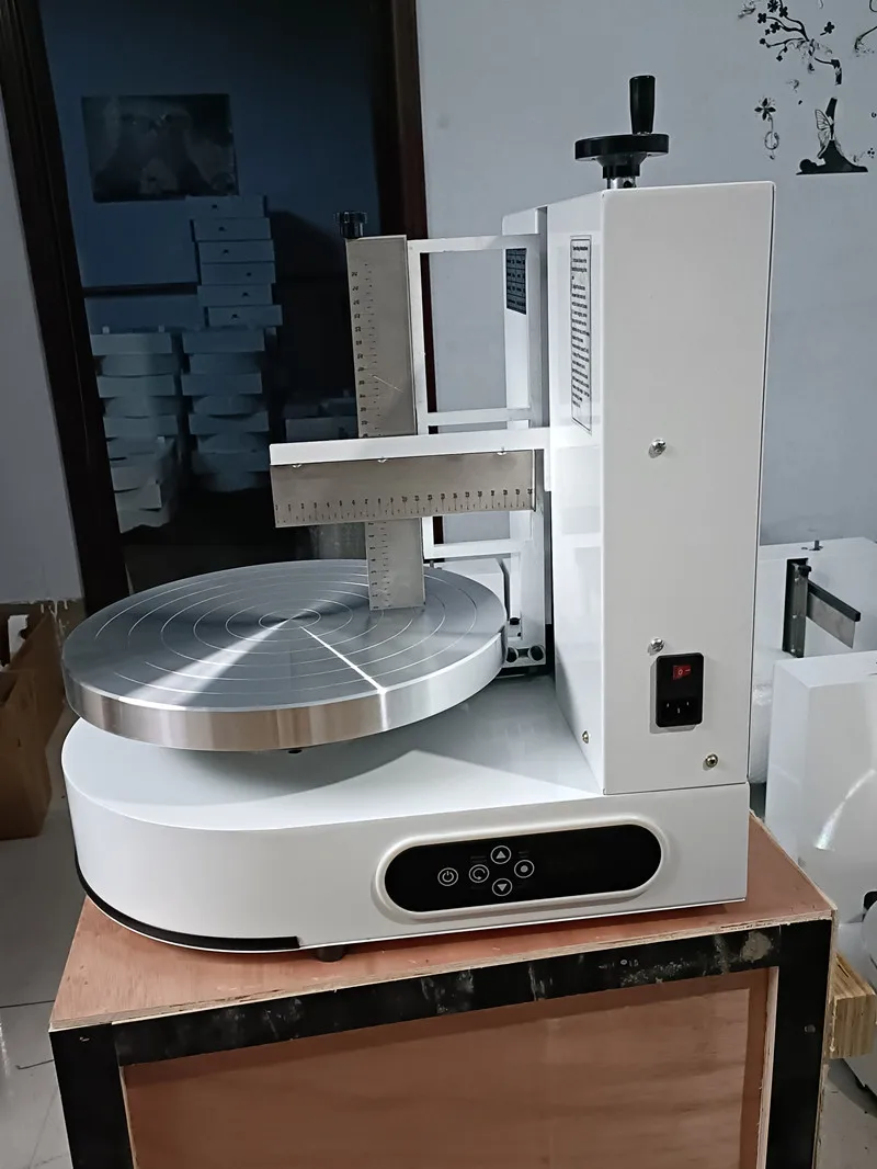 Cakes Plastering Cream Coating Filling Machine 110v 220v Automatic Birthday Cake Smoothing Coating Machine Cooking Appliance