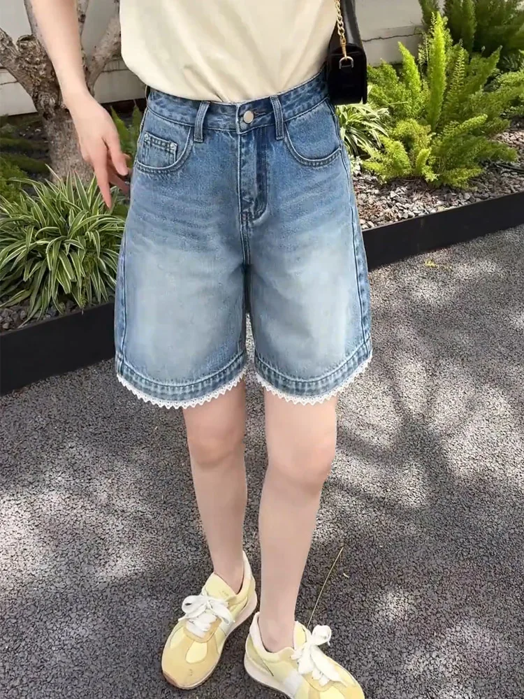 شورت جينز صيفي عالي الخصر من الدانتيل موديل 2025 بأرجل مستقيمة من قماش الدنيم للنساء السمين مم فضفاض وتنحيف واسع الساق سروال قصير