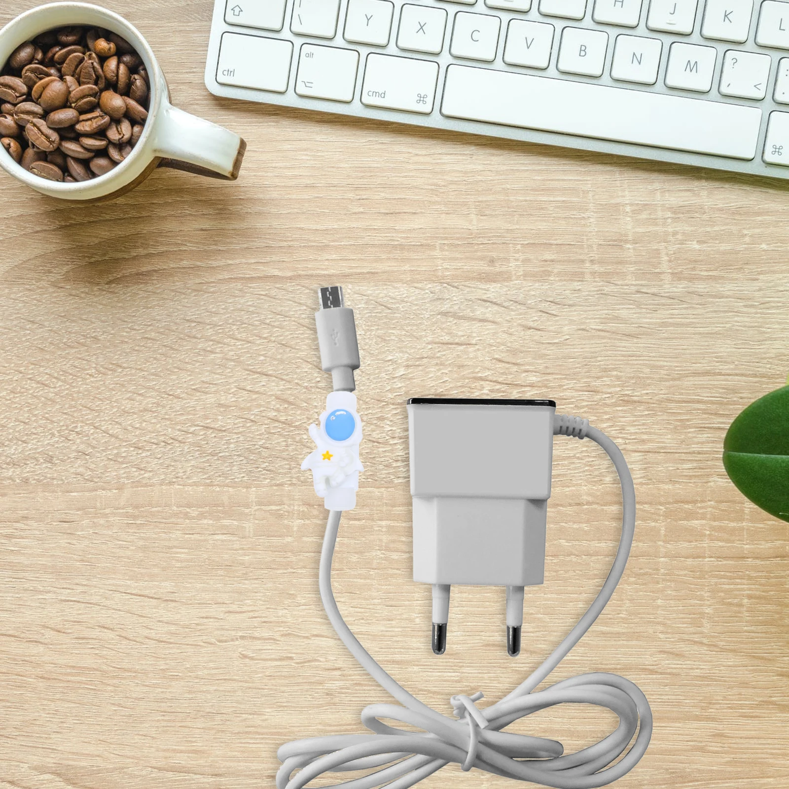 

10 Pcs Astronaut Shaped Cable Protector USB Cover Charging Saver PP Resin Travel Size Storage Computer Accessories