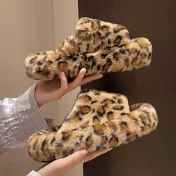 Zimowe puszyste kapcie damskie 2024 Leopard House Home Fur Slippers For Women Flat Platform Cozy Fuzzy Home Shoes Korean Slides