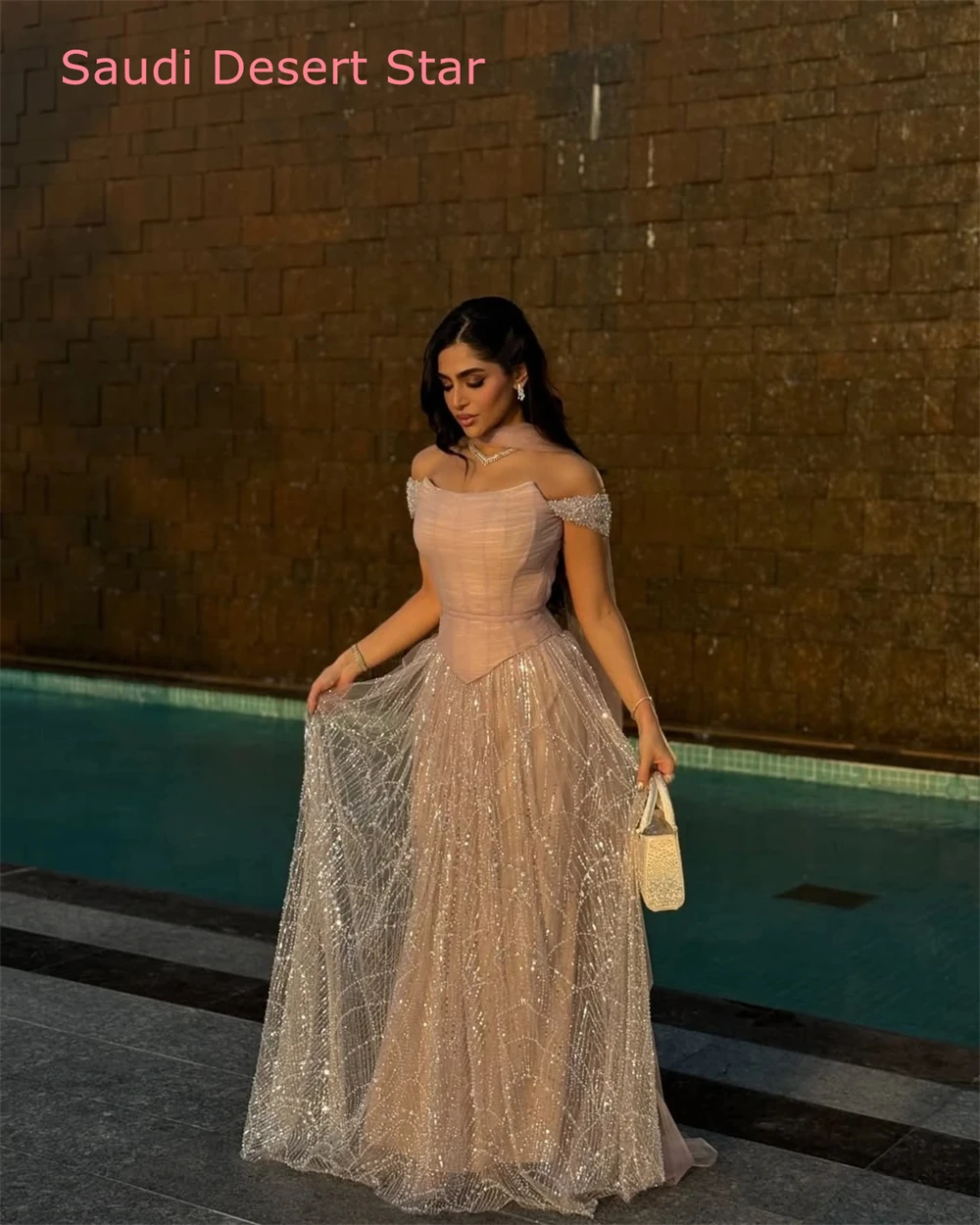 فستان سهرة رائع من التول مخصص عالي الجودة برقبة قارب قبالة الكتف بدون أكمام للحفلات فساتين المشاهير