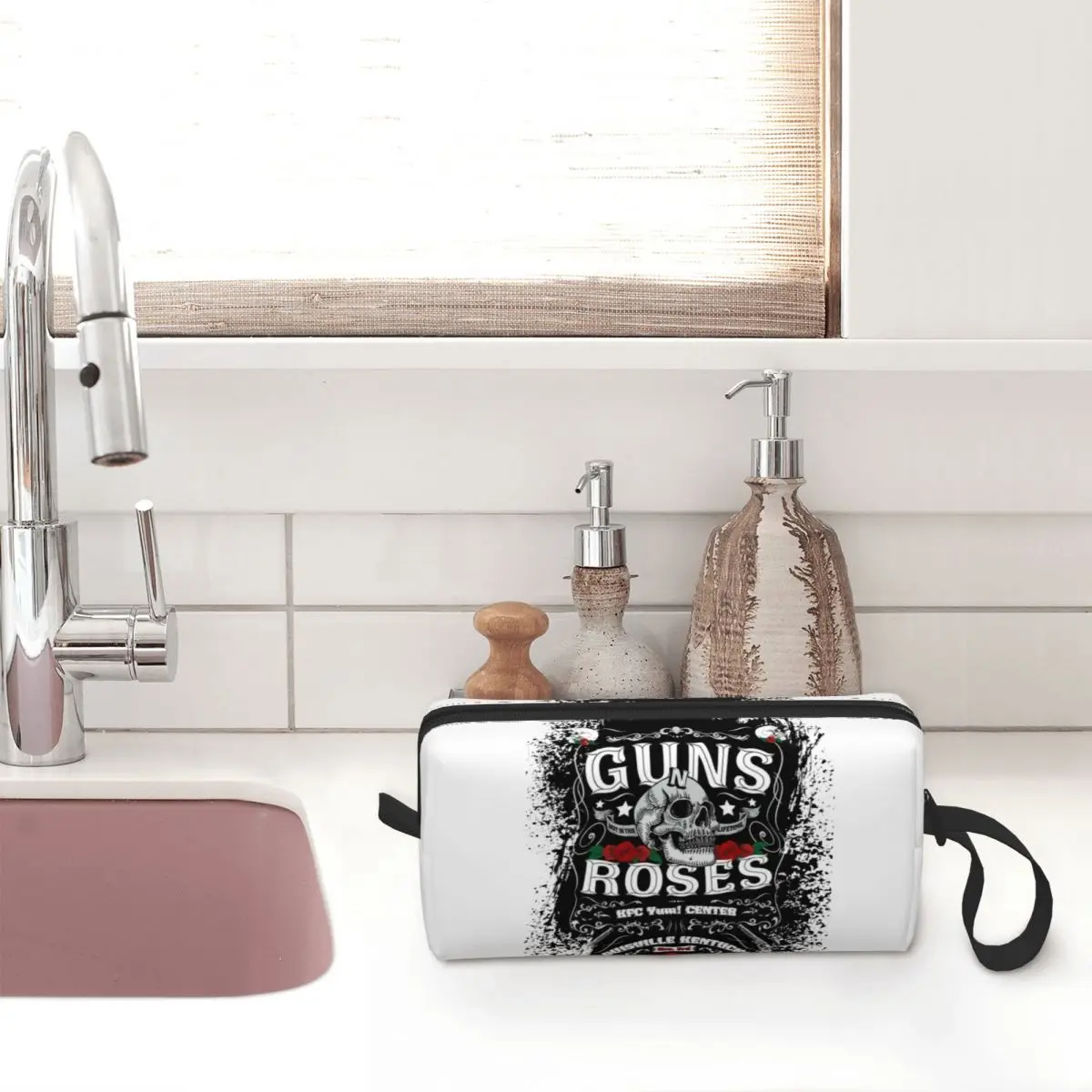 Travel Heavy Metal Rock Music Band Guns N Rose Toiletry Bag Kawaii Cosmetic Makeup Organizer Women Beauty Storage Dopp Kit Box
