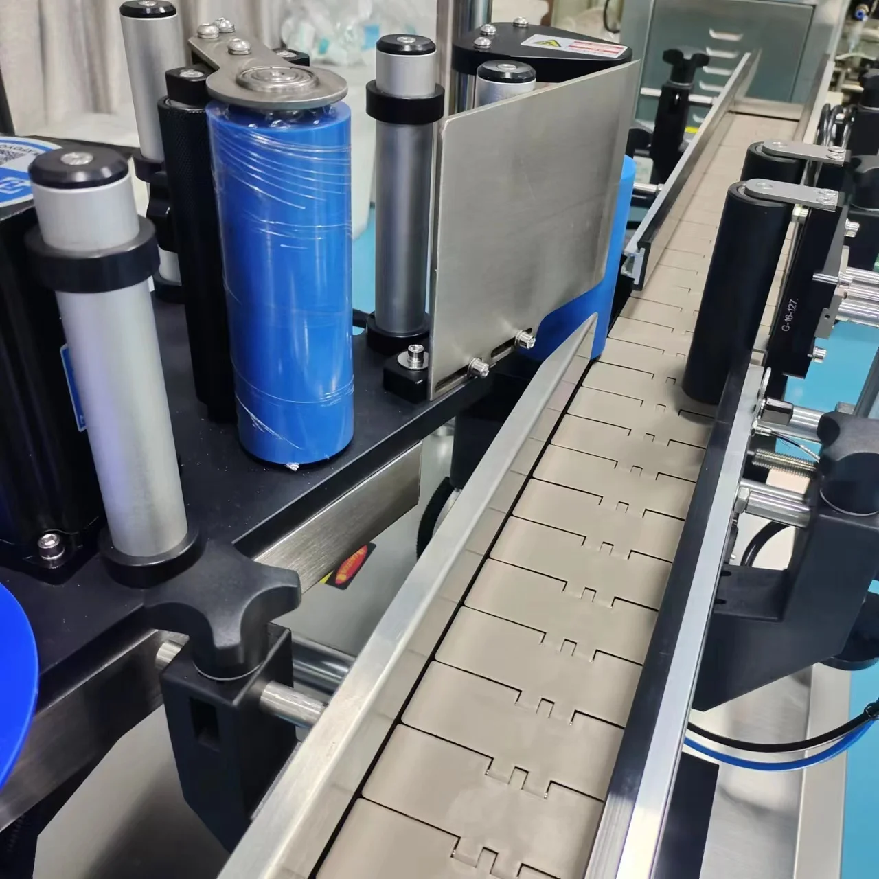Flat Bottle Two Sides Vial Double Side Product Label Labeling Machine for Plastic Bottles
