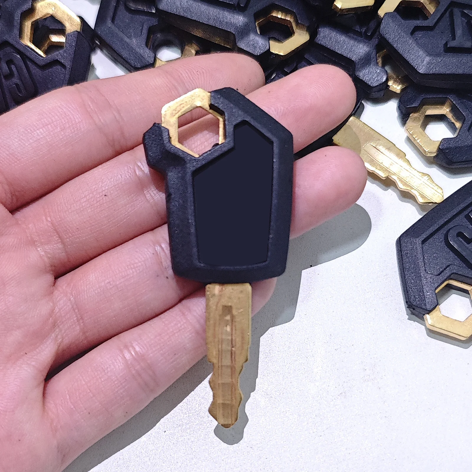 Suitable for excavators, bulldozers, and other large industrial equipment, as an industrial door-opening and ignition key