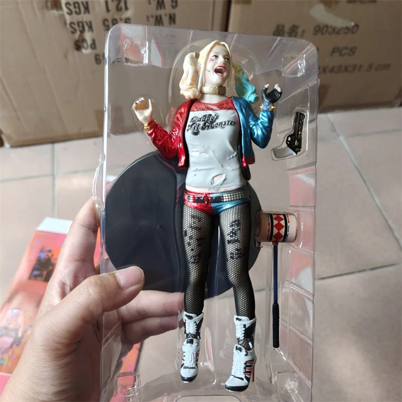 Figura de acción de Harley Quinn de anime, sexy, con medias de seda, figura de PVC del Escuadrón Suicida del Joker, decoración de habitación, juguetes de regalo de Halloween