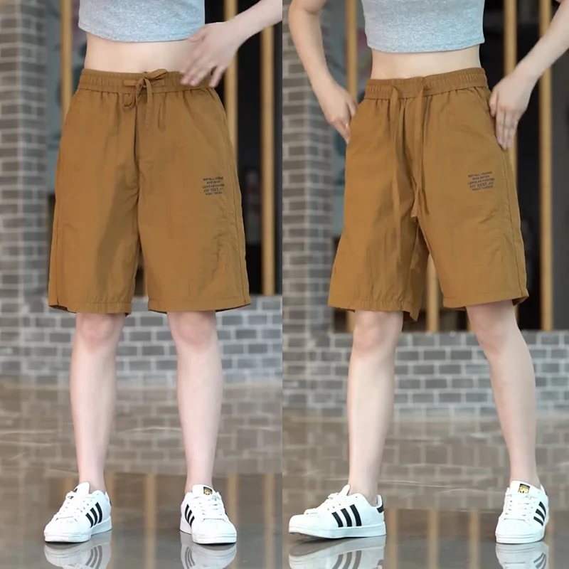 กางเกงลำลองผู้ชายผ้าไหมน้ำแข็ง ปี 2024 แบบบาง พิมพ์ลาย ห้าส่วน แฟชั่น ใส่ได้หลายโอกาส ทรงหลวม ใส่สบาย ระบายอากาศ ทรงตรง สำหรับฤดูร้อน