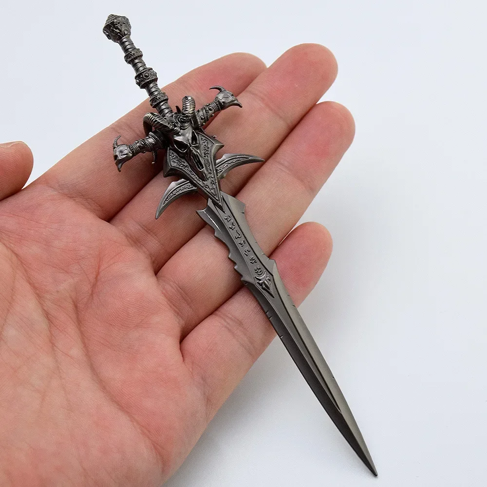 کی 14cm World of Warcraft Anime Figure Lich King Frostmourne Peripheral Model New Style Carved Samurai Weapon Birthday Gift Toy Kid