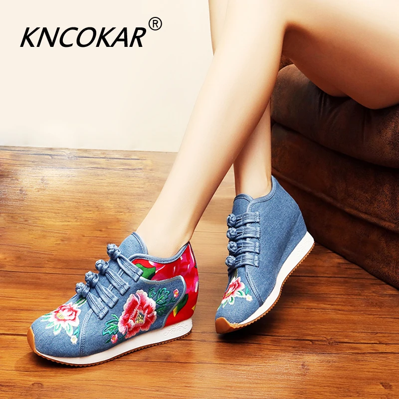 KNCOKAR New Women\'s Flower Embroidered Flat Shoes Chinese Style Casual And Comfortable Denim Fabric Sneakers Wedge x1179