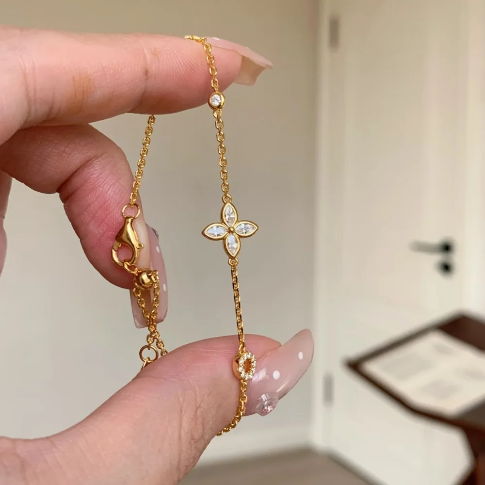 18K Gold-Plated Lucky Four-Leaf Flower Zircon Bracelet For Women Exquisite Versatile Daily Adjustable Stackable Bracelet Jewelry