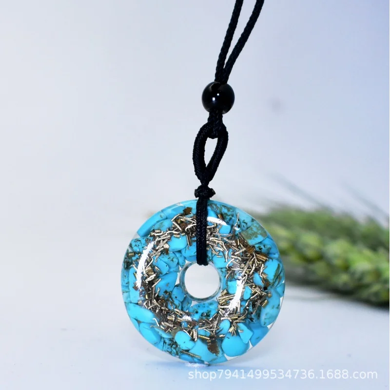 

Peace Buckle Natural Crystal Gravel Epoxy Pendant