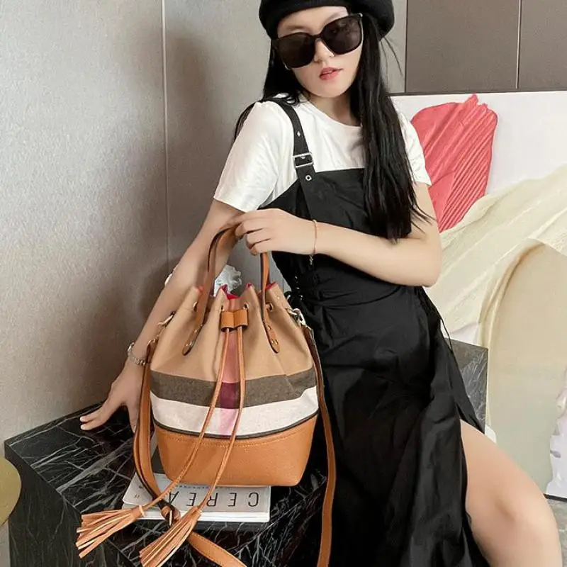 Brand Bucket Bag For Women 2022 Luxury Shoulder Bag Messenger Crossbody Bag Travel Vintage Designer Purses And Handbags Tassel