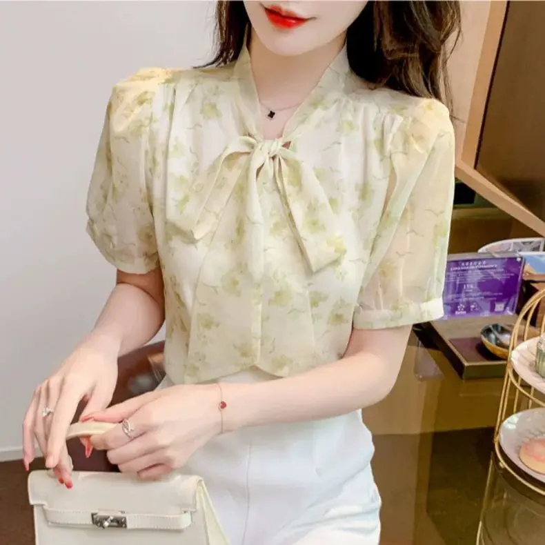

Floral Chiffon Blouse Women Short Sleeve French V-Neck Bow Tie Fashion Age-Reducing Top