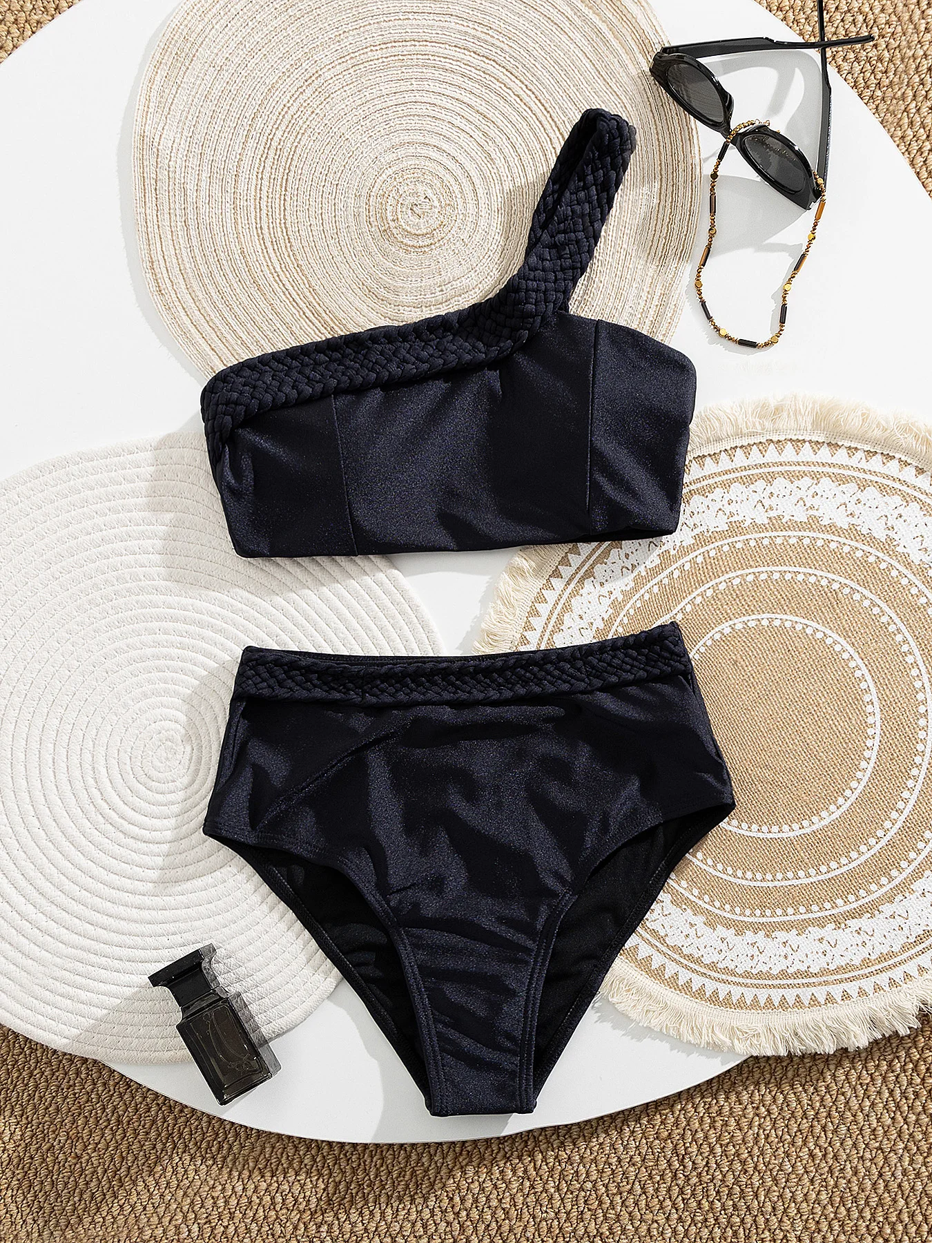 

2025 New Sexy Burgundy Bikini Set with Gold Detail- Bandeau Top with High-Cut Bottoms, Perfect for Summer Beach and Pool Parties