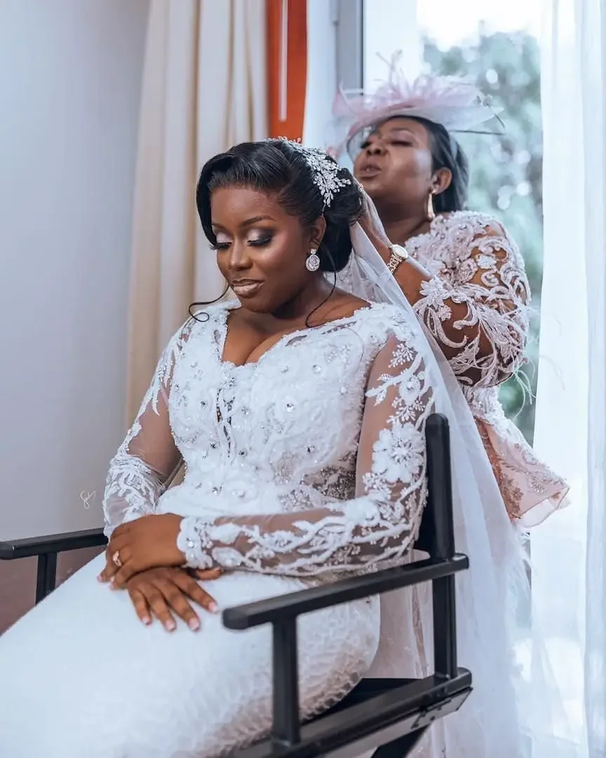 Personalizado plus size vestidos de casamento rendas contas de cristal sereia vestidos de noiva com decote em v manga longa elegante robes de marie