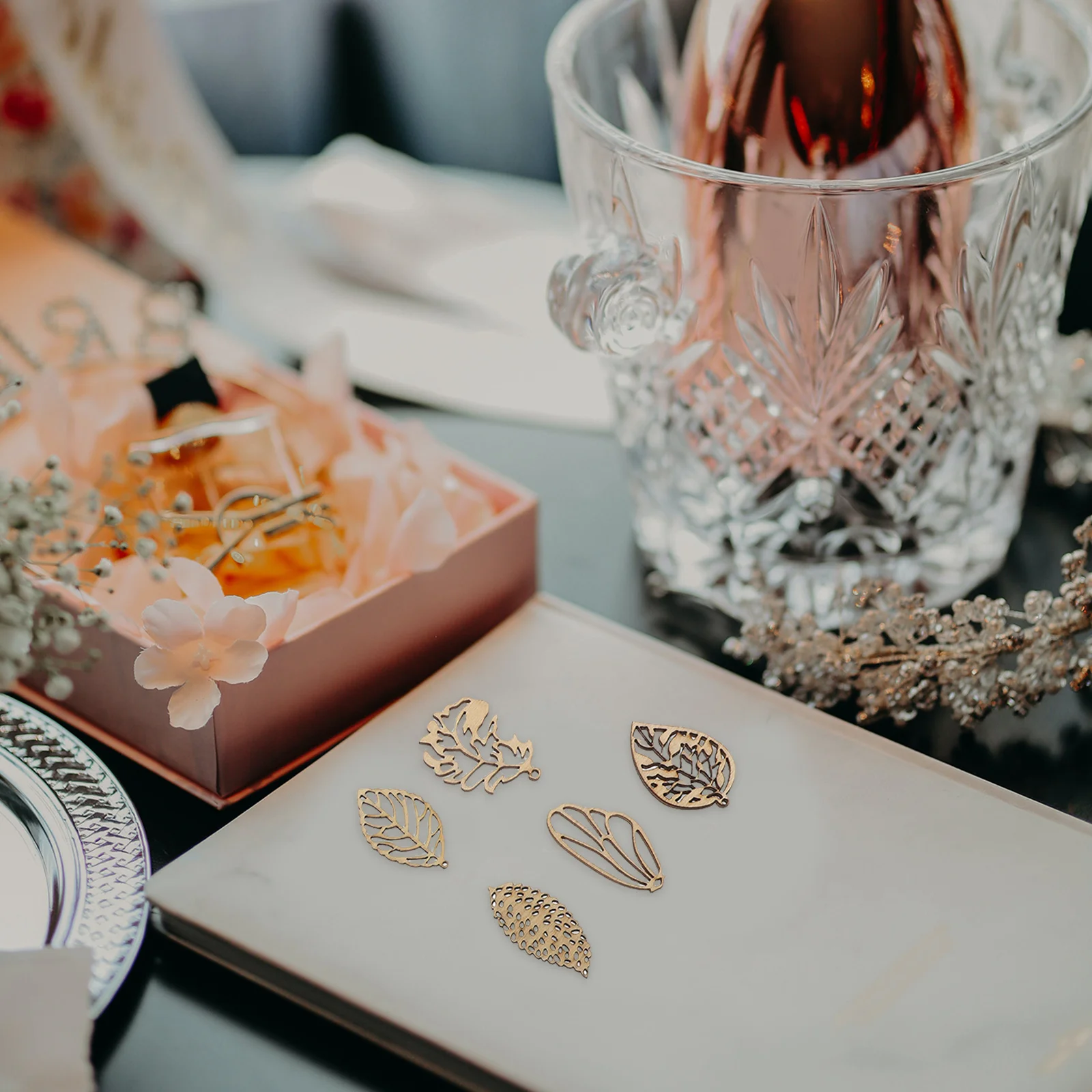 

20Pcs Wood Leaf Hollow Out Craft Pieces Creative DIY Birthday Party Photo Props Christmas Wedding Decorations Wood DIY Leaf