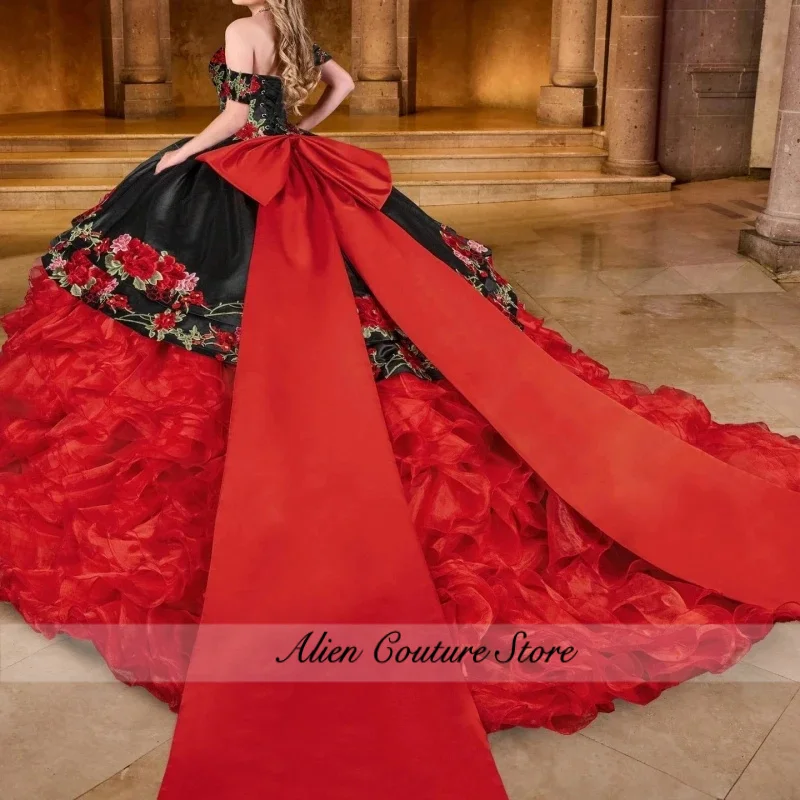 Czerwone Błyszczące Sukienki Quinceañera Odkryte Ramiona Aplikacje Koronkowe Koraliki Gorset Warstwowy Tiul Sukienka na Przyjęcie Urodzinowe Sweet 16 Vestidos 15