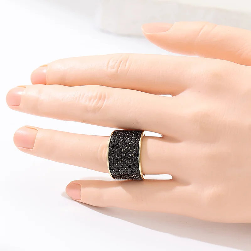 Retro Luxury Wide-face Ladies' Ring, The Perfect Choice for Banquets and As A Gift