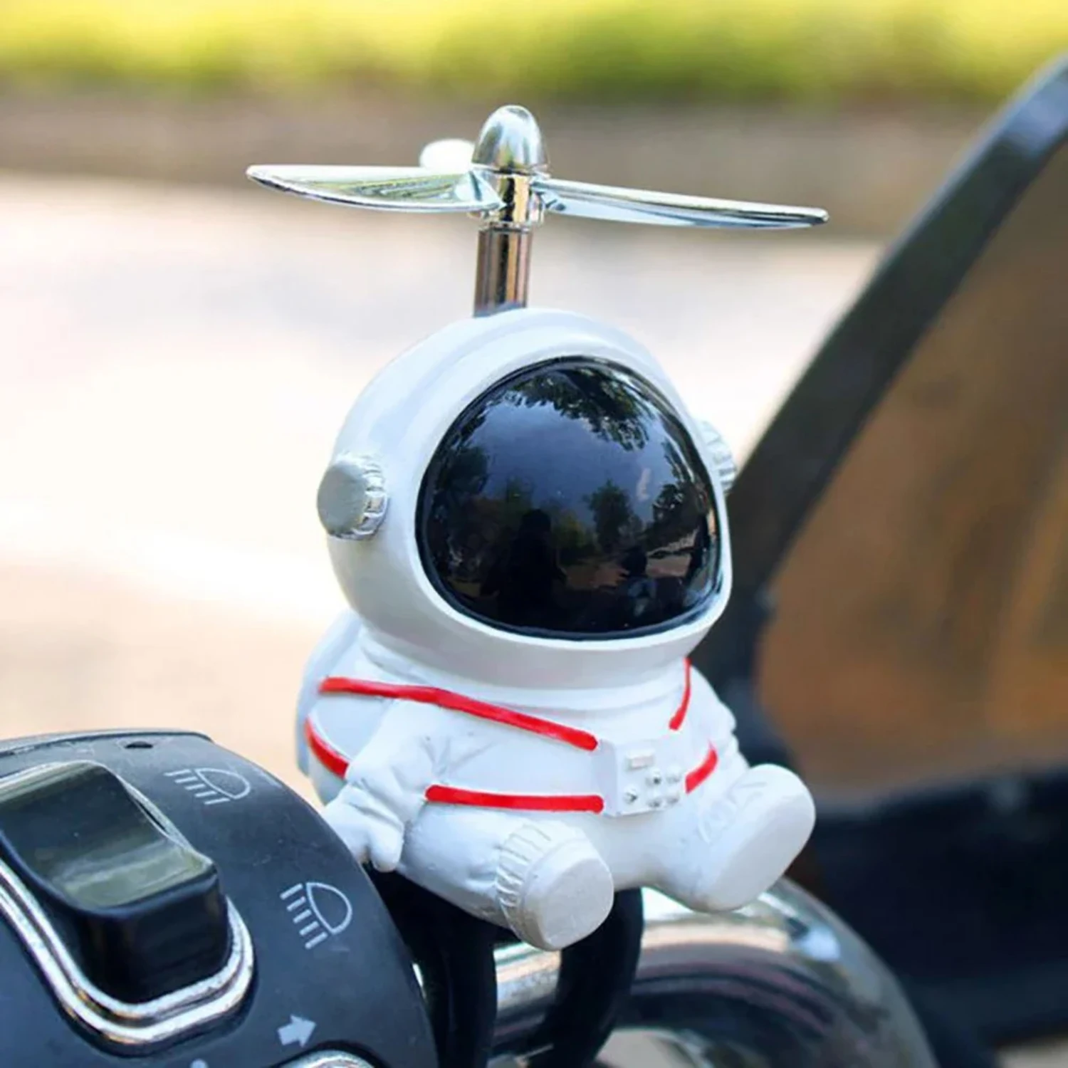 

Cute and Cool Astronaut Spaceman with Airscrew - Unique Wind-breaking Cycling Decoration Ornament Decor - Anime Car Accessories