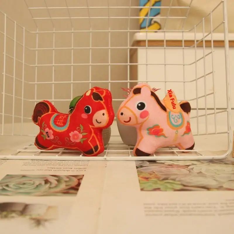 Chaveiro de pônei da sorte de pelúcia, boneca de desenho animado de ano novo 2026 e detalhes de bolsa DIY