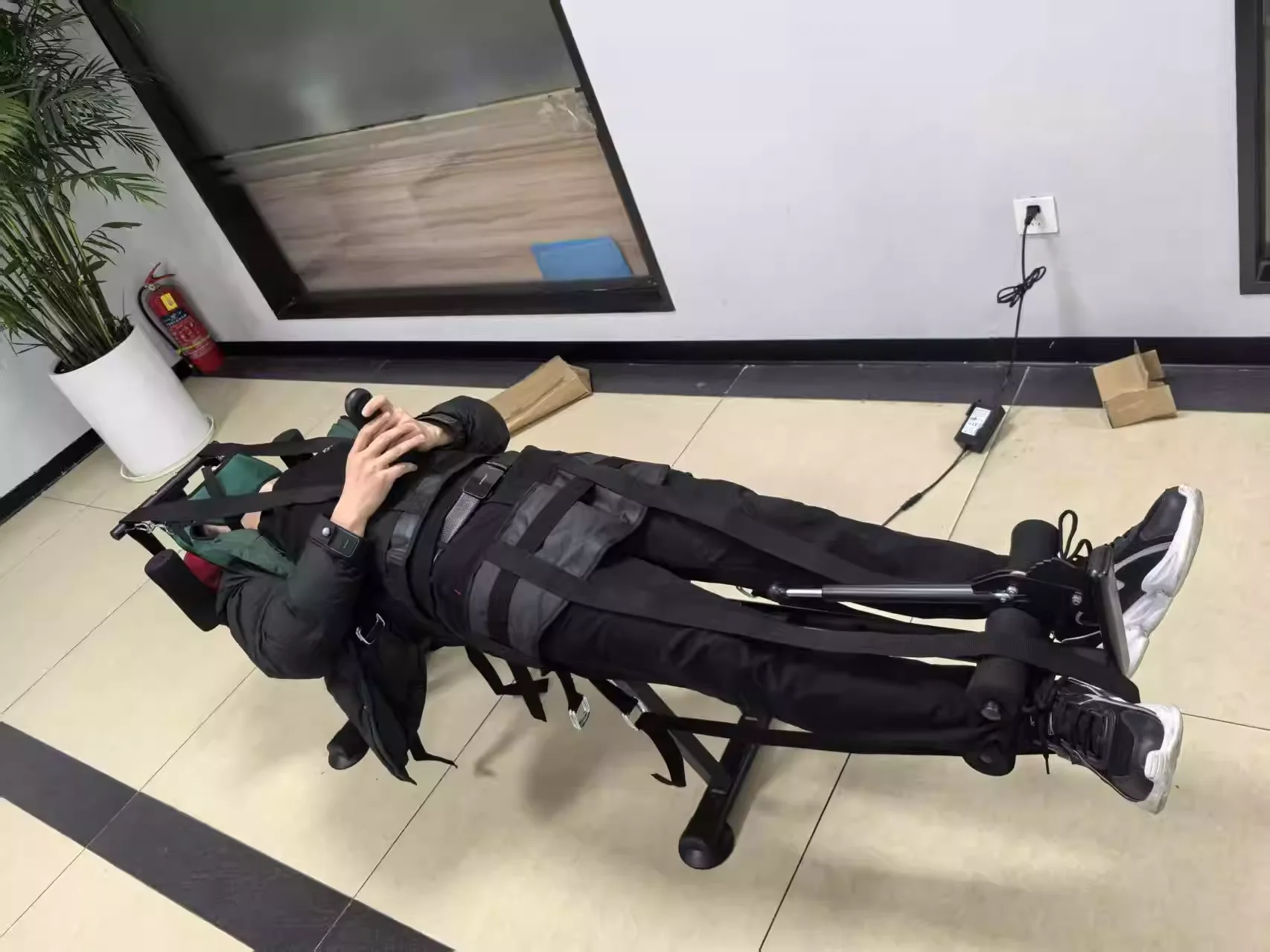 Muscle Relaxation Stretching Machine Therapeutic Back Decompression Table  Spinal Decompression Machine