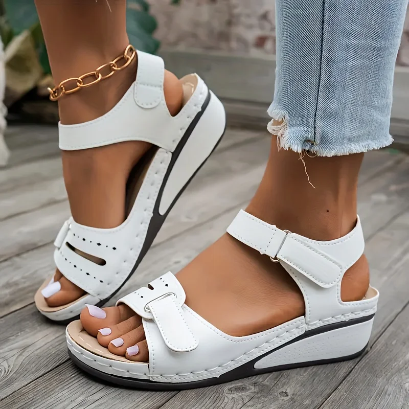 

[Бежевые босоножки на танкетке] Удобные бежевые босоножки на танкетке | Женские летние туфли с открытым носком, ремешком на щиколотке, чехлом из искусственной кожи для повседневных прогулок