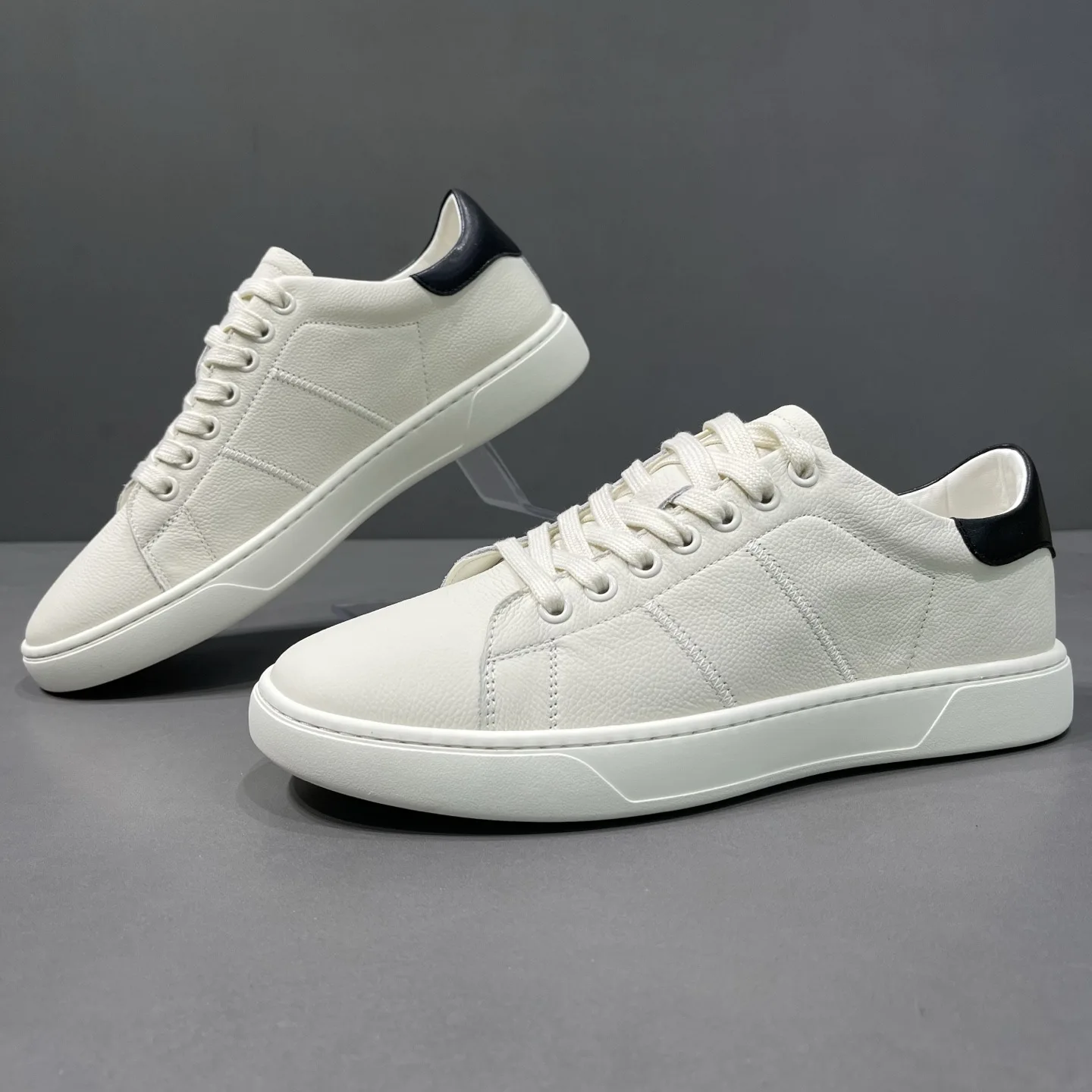 

Men's Casual Leather Sneakers Flat Bot Sports oes Trendy Versatile Breathable Board oes Comfortable All-Season Footwear