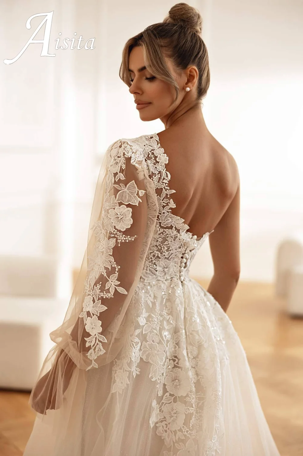 Luxury Wedding Dresses A-Line V-Neck Backless Spaghetti Starps Ball Gown Lace Applique Bridal Gowns Ball Gown with Train
