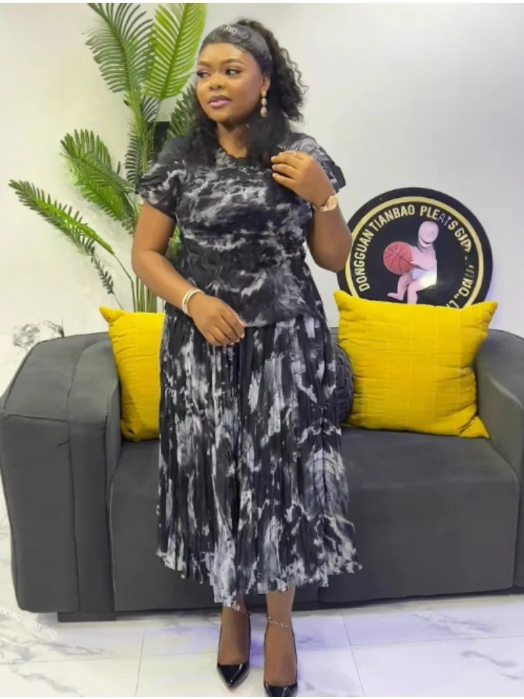 

Miyake плиссированный модный свободный комплект с принтом, свободный топ с короткими рукавами и вышивкой, женская юбка, комплект из двух предметов, новинка осени 2023 г.