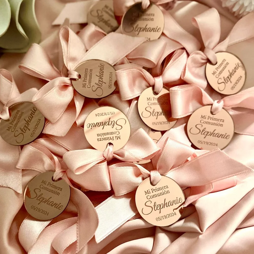 Spersonalizowana zawieszka z różowego złota na prezent z okazji chrztu dziecka, niestandardowa okrągła zawieszka z imieniem i nazwiskiem na baby shower Lustro z podziękowaniem lub kartą ustawienia imprezy — zdjęcie 3