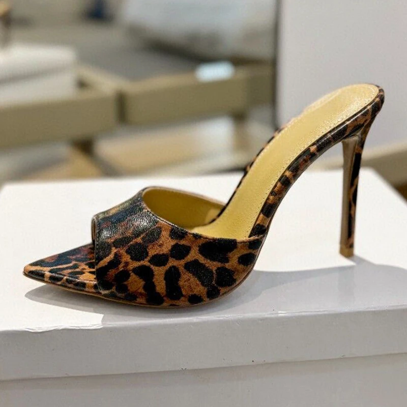 

Новинка 2025 года, тапочки на тонком высоком каблуке с открытым носком и одним ремешком, женские сексуальные сандалии из натуральной кожи с острым носком, летние модельные туфли, туфли-лодочки