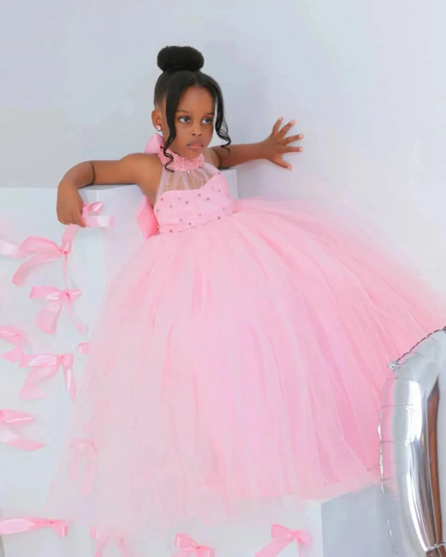 

Customized Simple Flower Girl Dress For Wedding Tulle Pearls Floor Length Elegant Kids Bridesmaid Birthday Party Pageant Gown