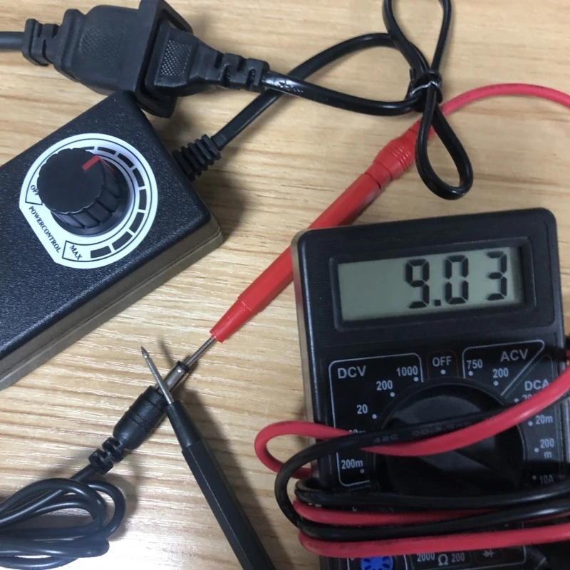 090F Adaptateur réglable à 4-12V