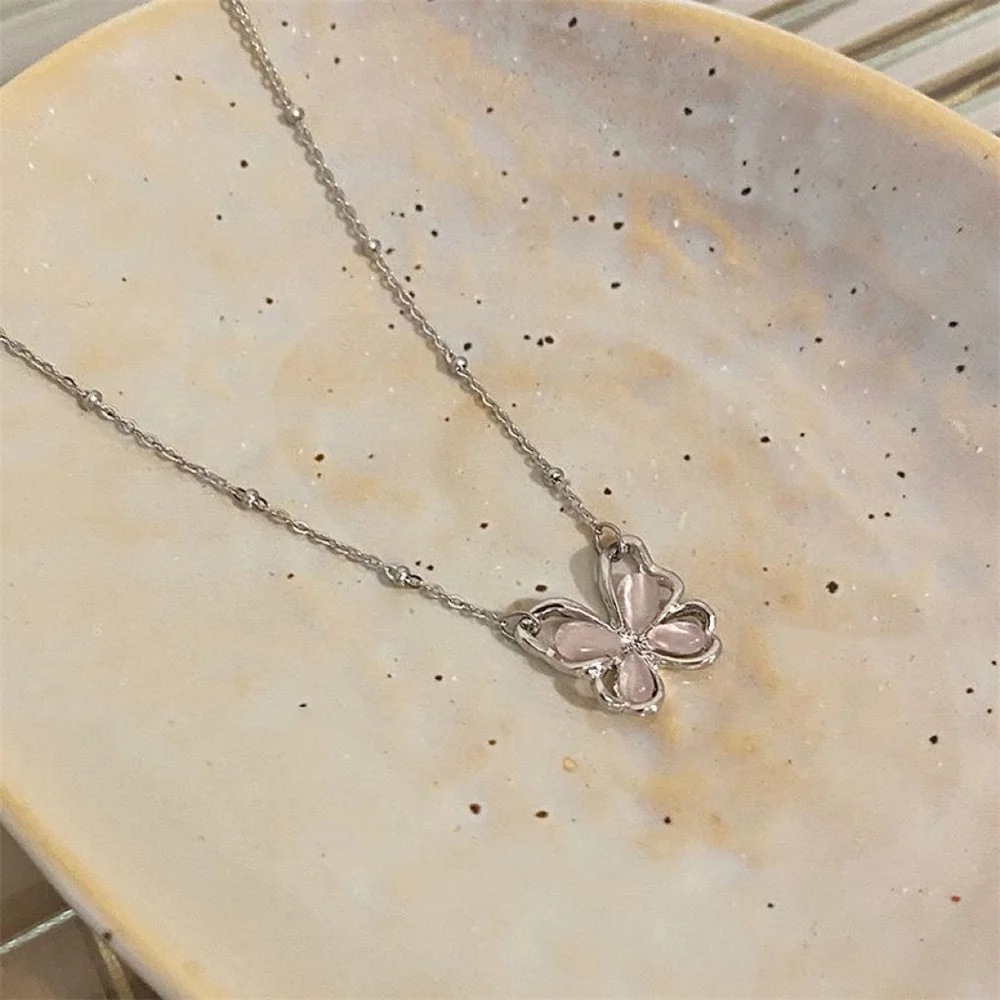 Modische Kristall-Schmetterlings-Anhänger-Halskette Kpop Perlen-Schlüsselbeinkette für Damen Sommer-Party Schmuck-Accessoires – Detail 4