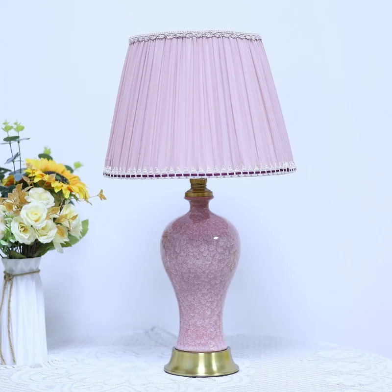 Jingdezhen ceramic vase desk lamp, Chinese high-end bedroom bedside decoration gift wedding atmosphere lamp