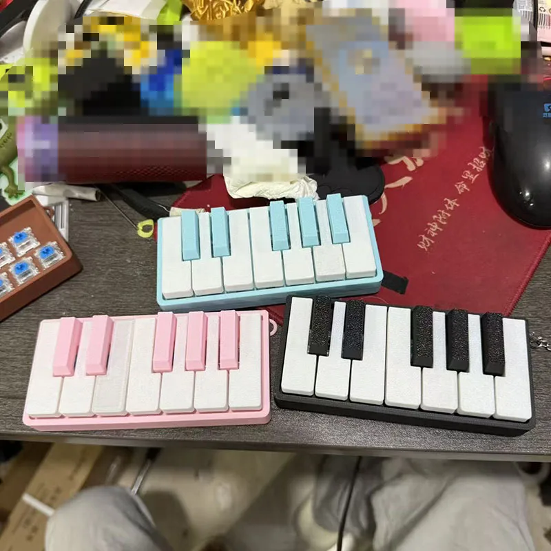 3d Printed Piano Stress Clicker Keychain Novelty 12-Key Press Fidget Piano Charm Keyring Plastic Click Sound Effect view 2
