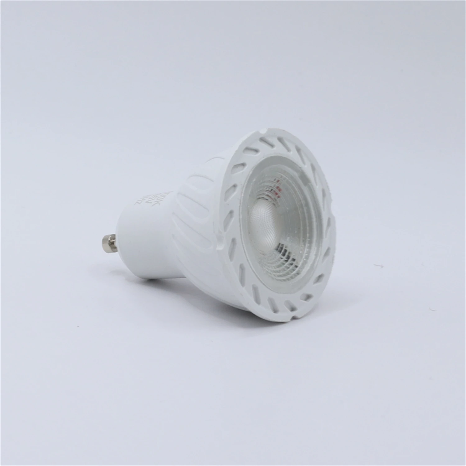 Faretto a LED GU10/GU5.3 AC220V ad alto Lumen senza sfarfallio 3000/6000K 6W può sostituire la lampada alogena da 20/50W per la casa e l'ufficio