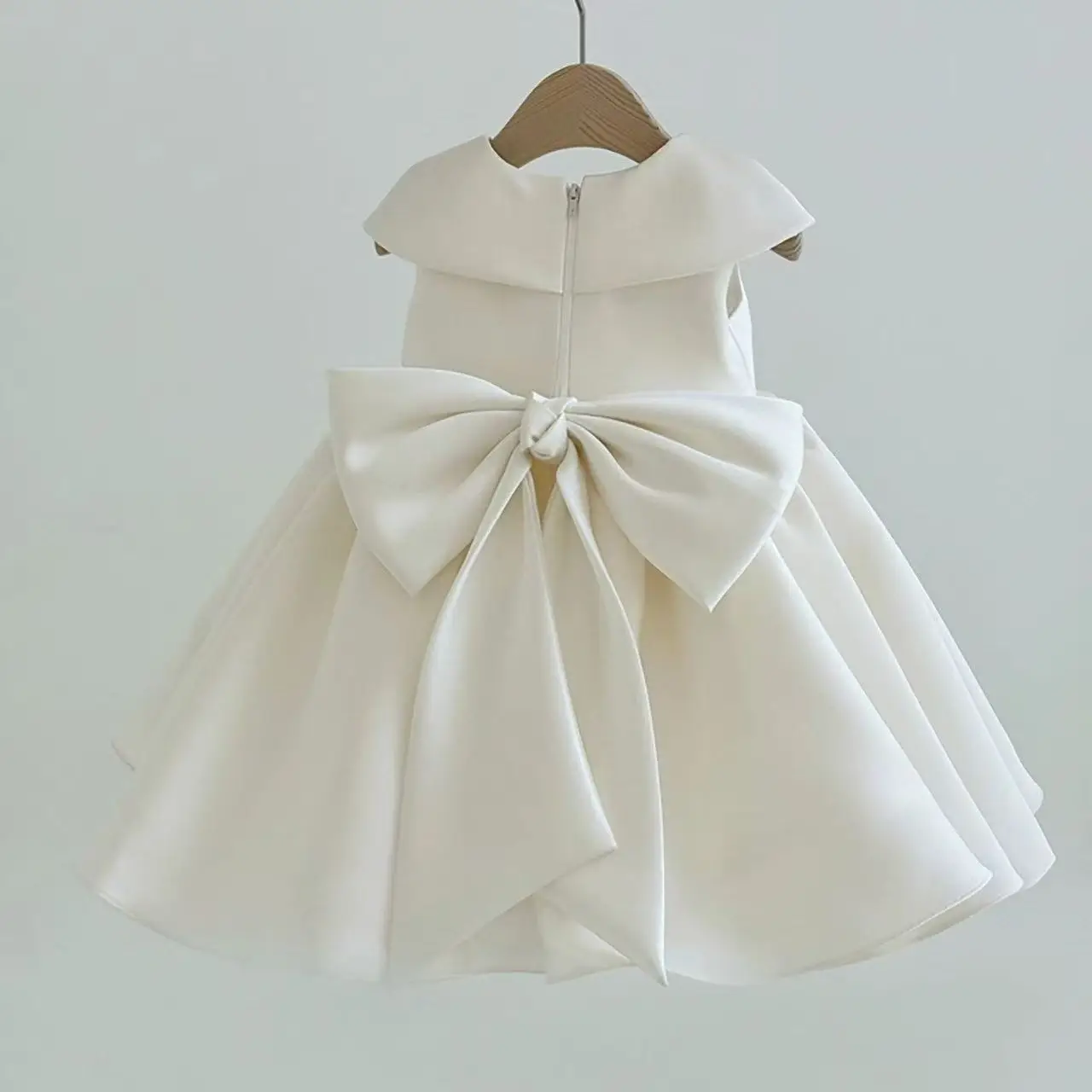 Luxury Satin Minimalist Korean Princess Tutu Gown Elegant Flower Girl Dress For Baby Girls 1st Birthday Photo Shoot Ceremony