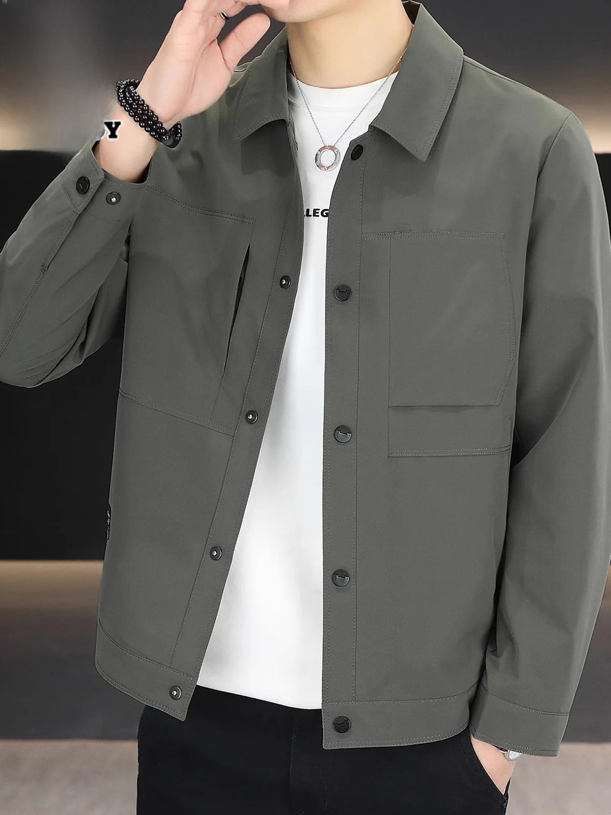

Мужская куртка с воротником, весна 2026, новая повседневная свободная универсальная модель из полиэстера, с длинными рукавами, однотонная, на пуговицах