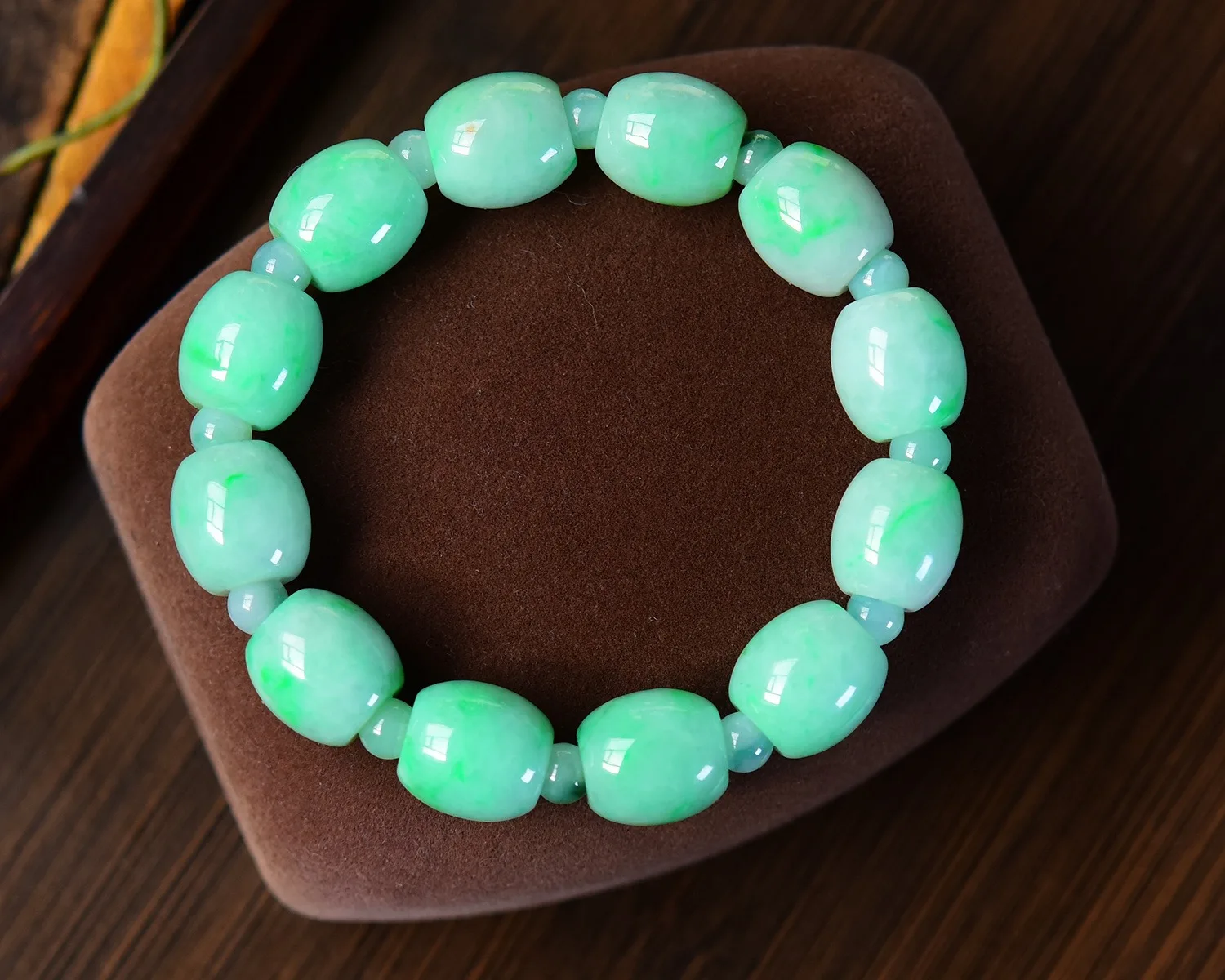 

Natural Green Jade A Beads Barrel Bracelet Pendant Semi 14*12.3mm Women Rare Good Natural Gemstone Rare Jade A Crystal AAAAAA