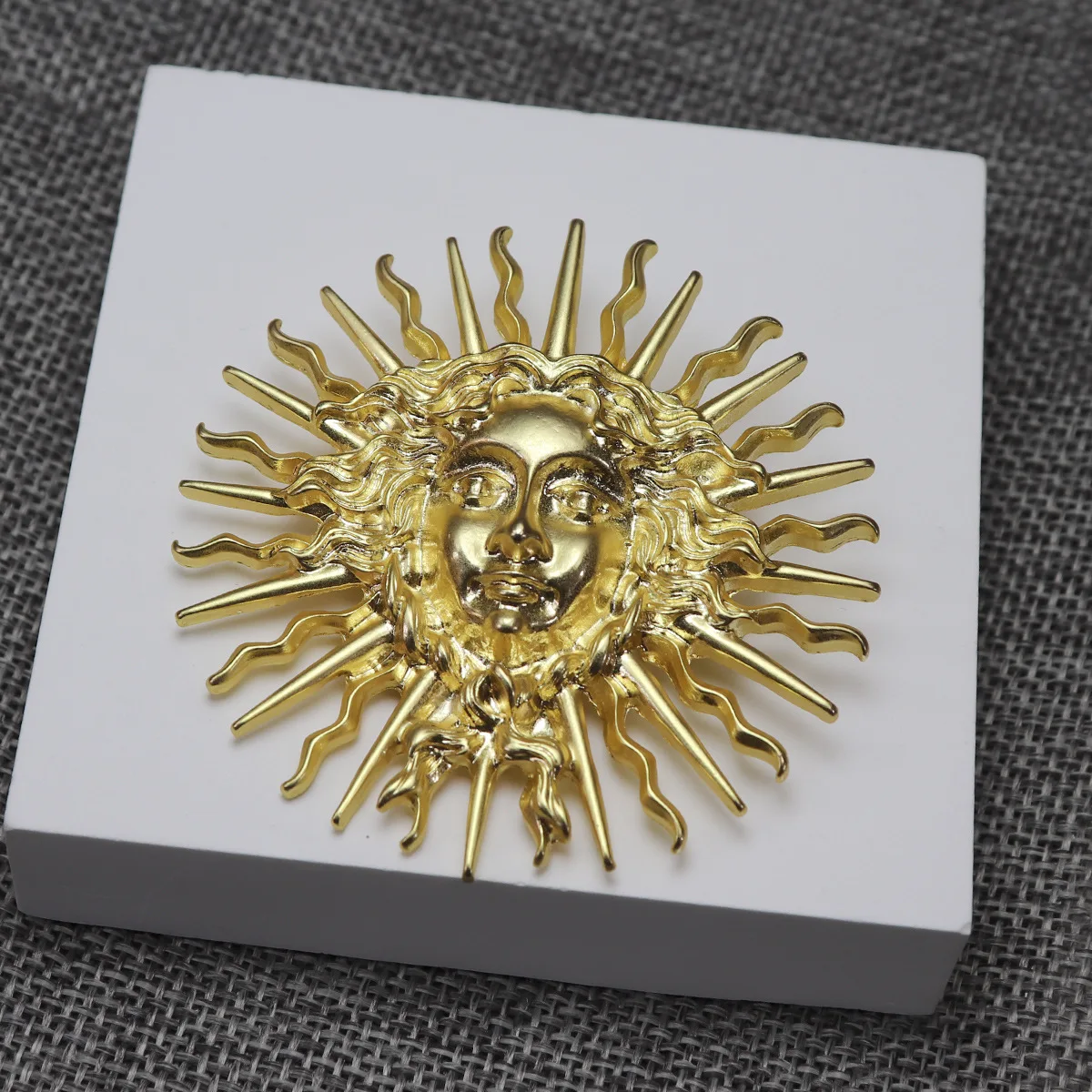 The Middle Ancient Times Style Gold Color Sun Goddess Brooch UNISEX Suit Coat Accessories Brooch